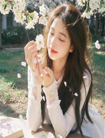 观影必备：《剪辑师》无人机拍摄的视角与稳定性——拍摄手法的专业解读